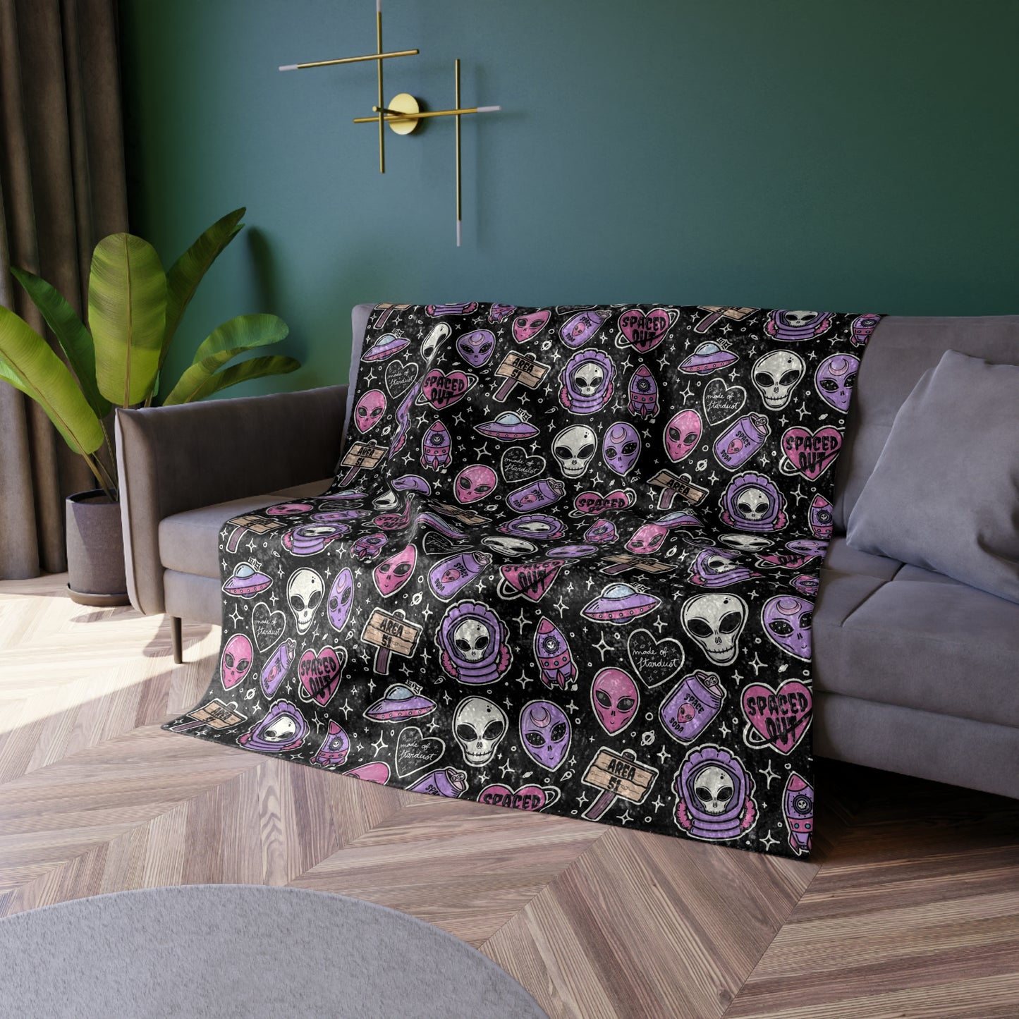 Alien Spaced Out Skull Velvet Blanket, Monster Blanket - Alien Blanket - Horror Blanket- Kawaii Goth Blanket - Cozy Throw for Gothic Home Decor, Perfect Gift for Halloween, Witchy Vibes, Alien Lovers